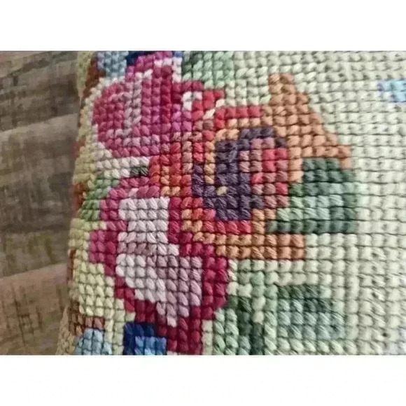 Vintage Needle Point Floral Pillow 17x17/ Velvet Backing Beautiful Colors - Picture 7 of 16